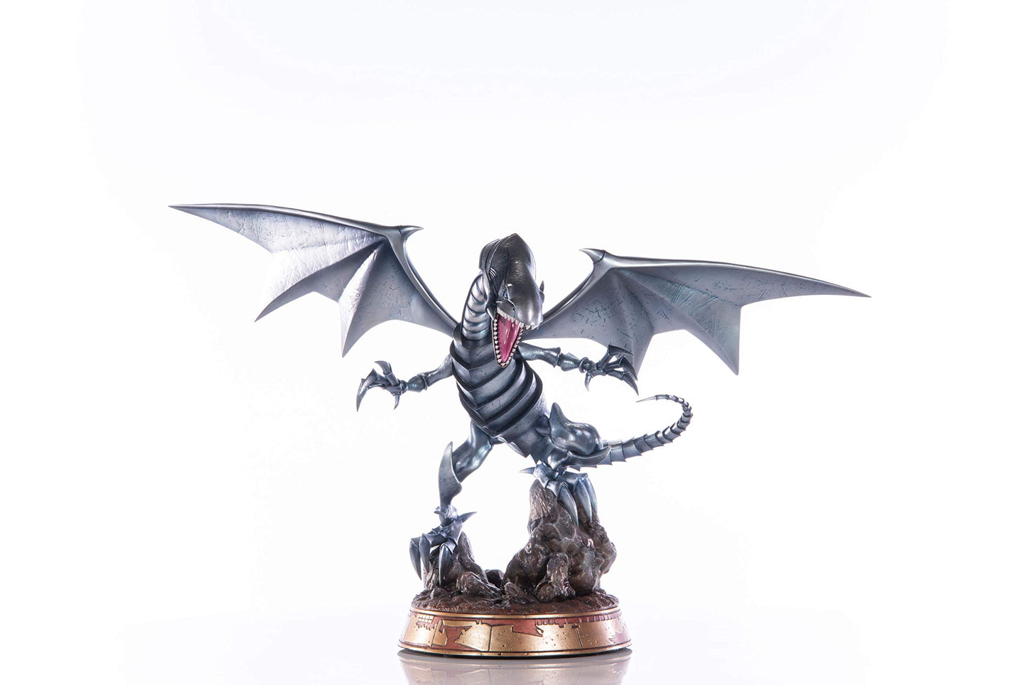 Yu-Gi-Oh! Blue-Eyes White Dragon Silver Variant 14 Inch Statue