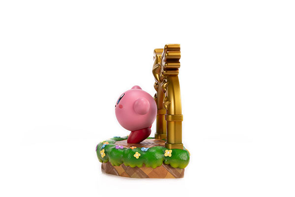 Kirby and The Goal Door PVC Statue (Standard Edition)